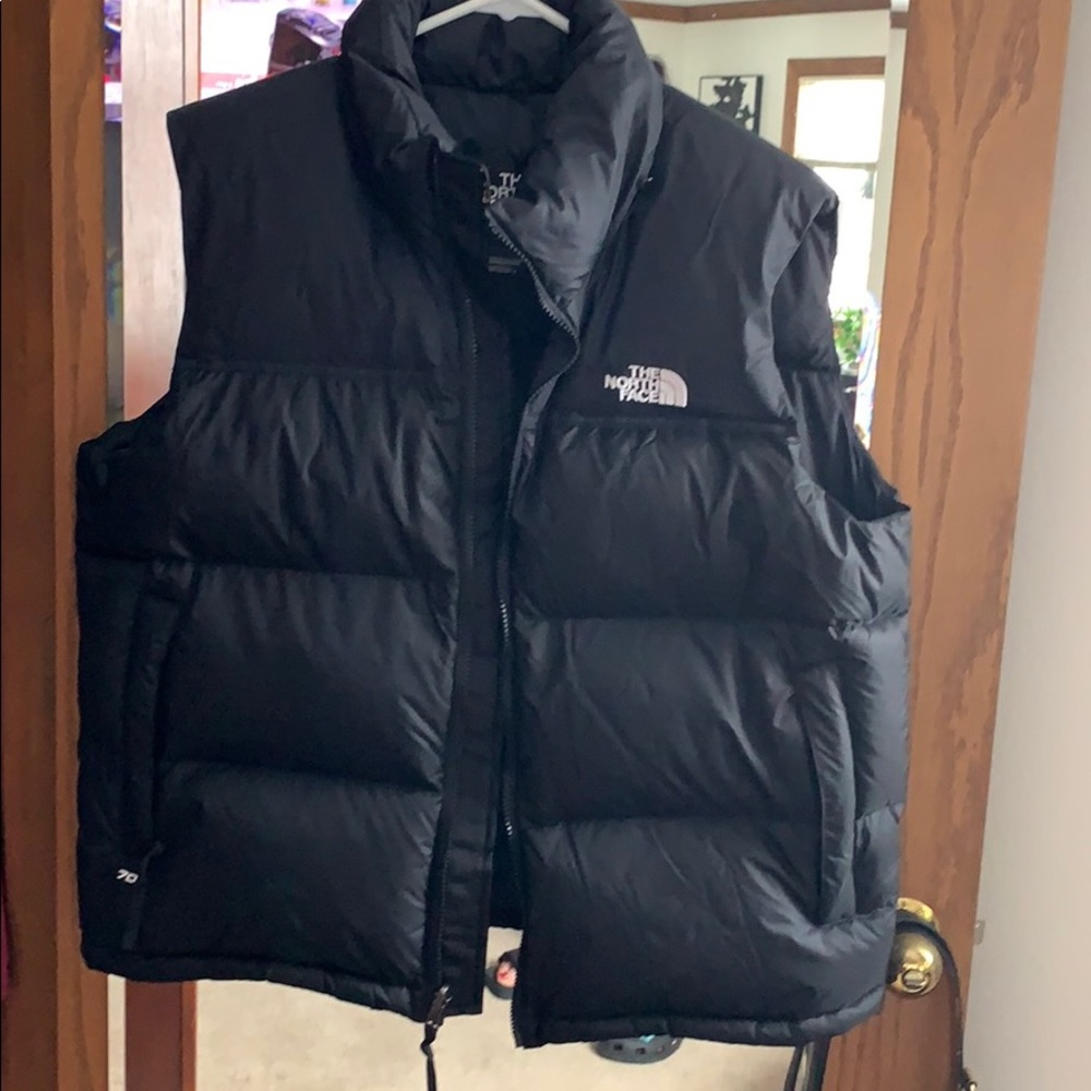 NWOT northface women’s black vest Awesome!!
